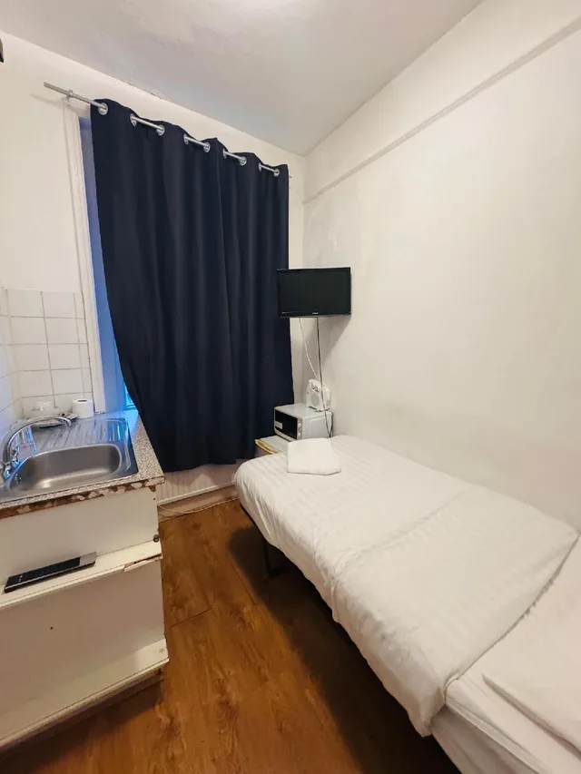 غرفة مفردة بحمام مشترك، Anwar House 1/8