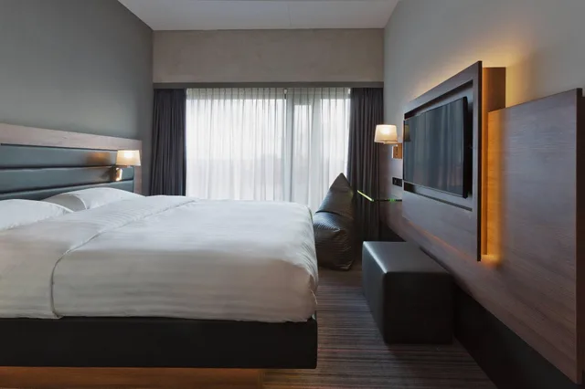غرفة بسرير مزدوج بإطلالة على المرفأ، Moxy Amsterdam Houthavens 4/10