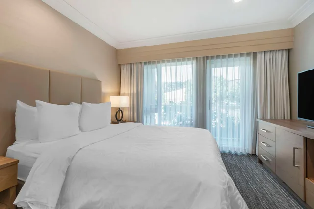 غرفة بسرير كوين لذوي الإعاقة، Best Western Plus Kelowna Hotel and Suites 2/5