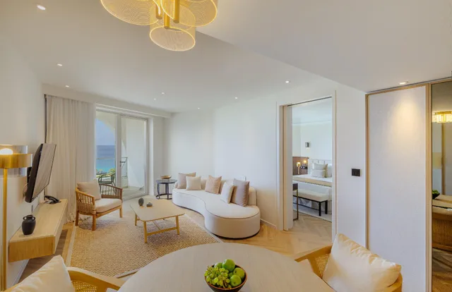 جناح غراند، Golden Coast Beach Hotel 1/1