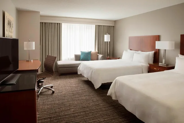 غرفة بسريرين مزدوجين مع دخول الصالة، Marriott Eaton Centre Toronto 3/4