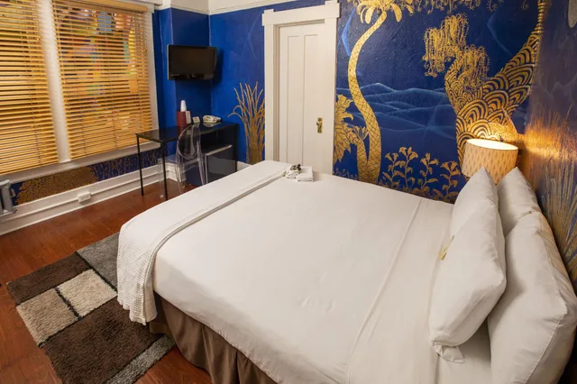 غرفة بسرير كوين، Hotel Des Arts 1/10