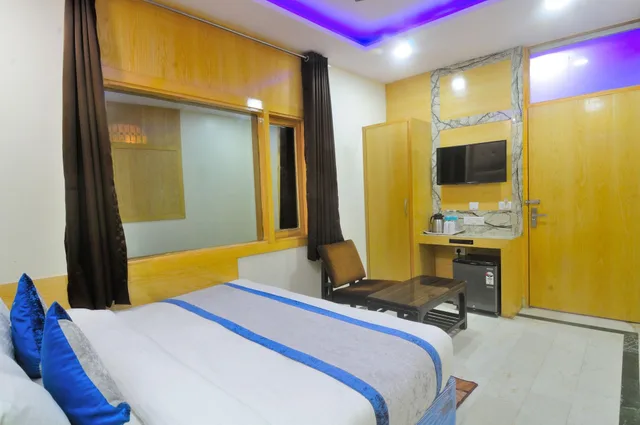 غرفة ديلوكس بسرير مزدوج بغرفة نوم واحدة، Check In Room RK Ashram 3/4