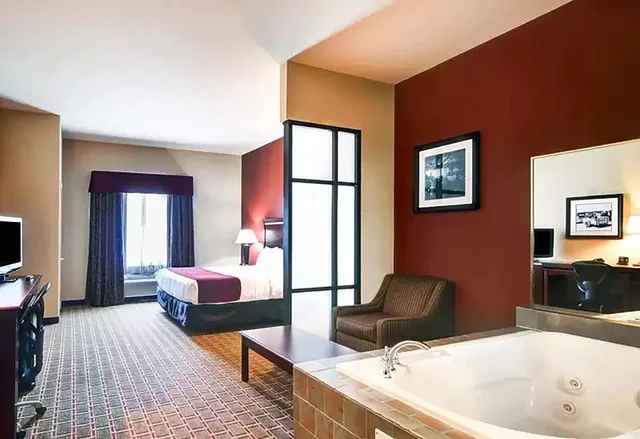 Upgrade, Suite, King Bed, Accessible، Comfort Suites At Lake Worth 7/7