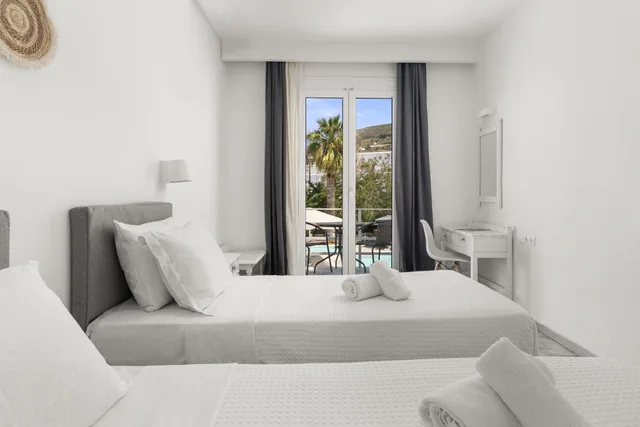 غرفة سوبيريور بسرير كينج بإطلالة على المسبح، Polos Hotel Paros 4/9