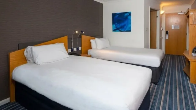 غرفة قياسية بسريرين منفصلين لذوي الإعاقة، Holiday Inn Express London Wandsworth 3/4