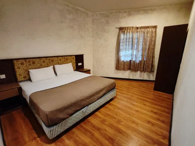 Studio, 1 Queen and 1 Single Bed, Iris House Resort 1/2