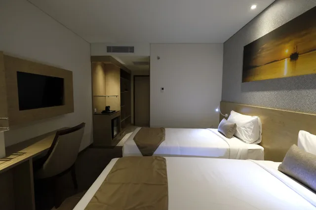 غرفة سوبيريور بسريرين منفصلين، Hotel Ayola Lippo Cikarang 2/11