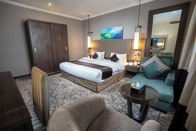 جناح سوبيريور بسرير كينج مع أريكة، أكيلا جدة الحمراء(Aquila Hotel) 1/1
