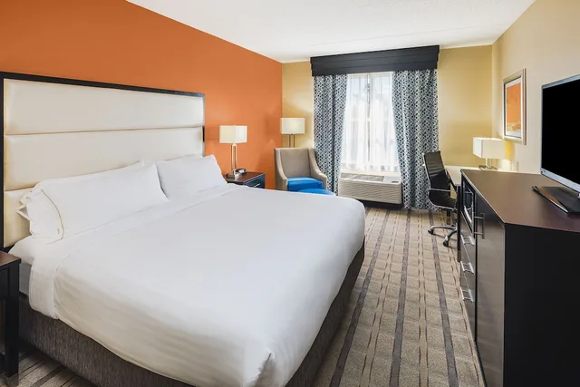 Suite, King Bed, Accessible, Holiday Inn Express And Suites Duluth Mall Area 3/5