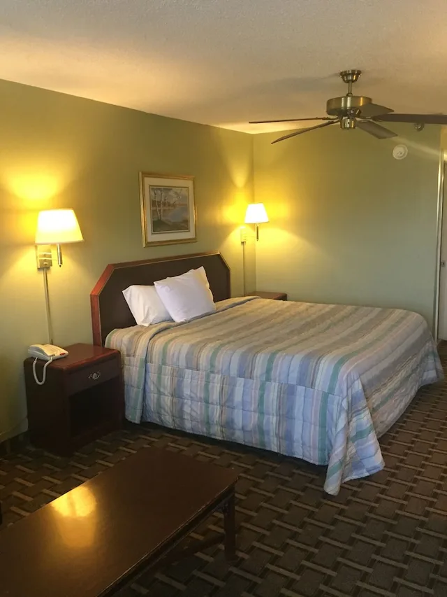 Standard, King Bed, Rodeway Inn & Suites Smyrna - Nashville Area 1/2