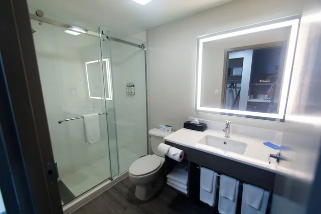جناح بسريرين كوين، Holiday Inn Express and Suites Cocoa 6/10