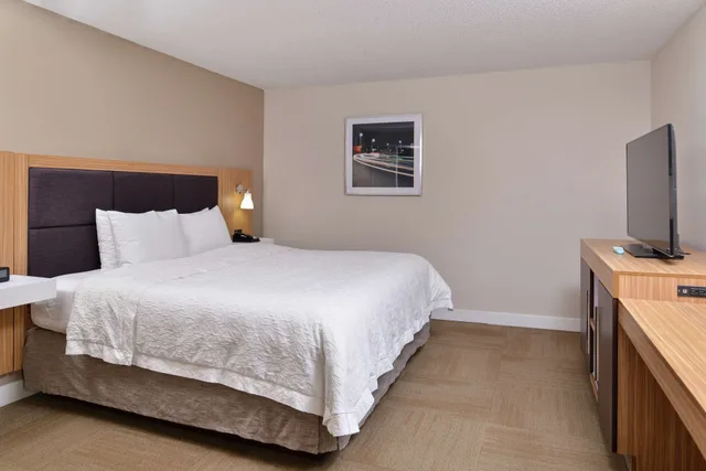 جناح بزنس بسرير كينج، Hampton Inn Greensboro-East 2/3