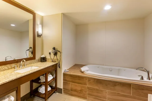 جناح، Comfort Suites Near Denver Downtown 2/2