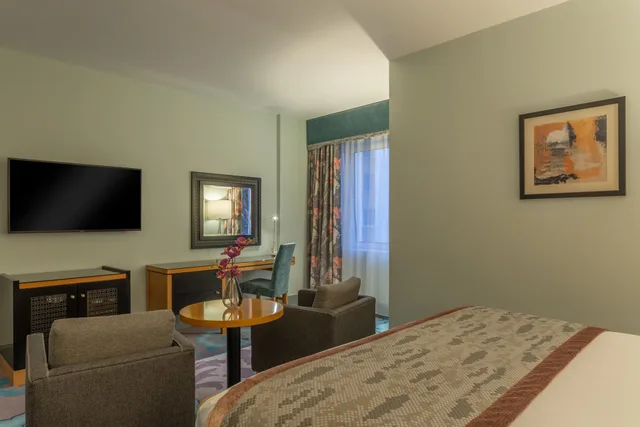 غرفة بسرير مزدوج لذوي الإعاقة، Crowne Plaza Dublin Airport 1/2