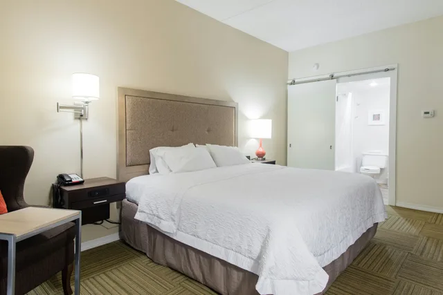 غرفة بسرير كينج، Hampton Inn Caryville-I-75/Cove Lake-State Park 2/4