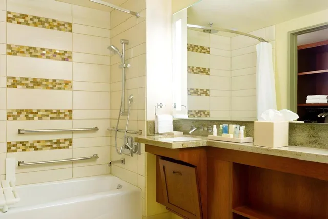 Room, 2 Queen Beds, Partial View, Sofa، Disney Grand Californian 4/4