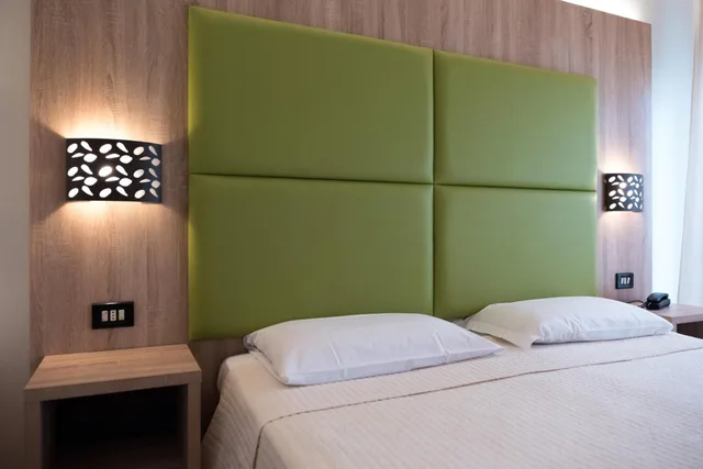 Room, Queen Bed, St Gregory Park 4/8
