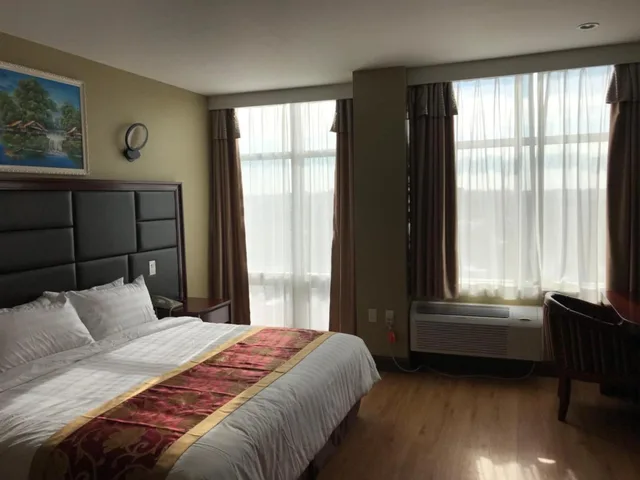 Room, King Bed, Queens Hotel 1/7