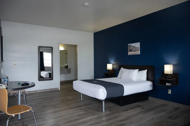 غرفة قياسية بسرير كوين بإطلالة على المدينة بغرفة نوم واحدة، Beaverhead Lodge Dillon Ex Motel 6 Dillon Mt 2/10