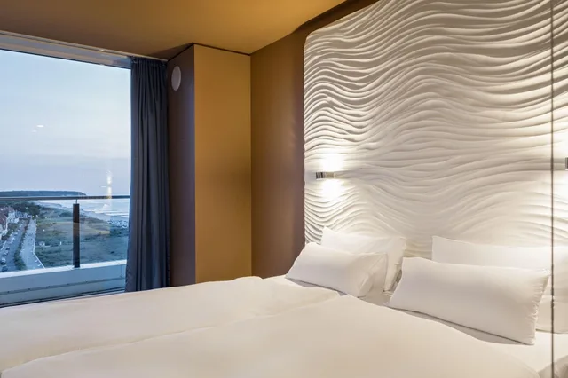Suite, Lateral Side Sea View, Balcony, a-ja Warnemuende. Das Resort 2/4