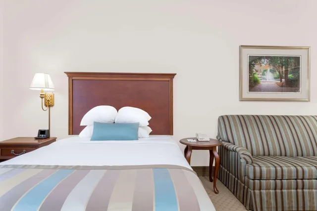 غرفة بسرير كوين، Wingate by Wyndham Columbia / Lexington 3/3