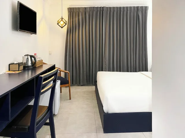 Standard, King Bed, No Window، Pacific Hotel 7/10