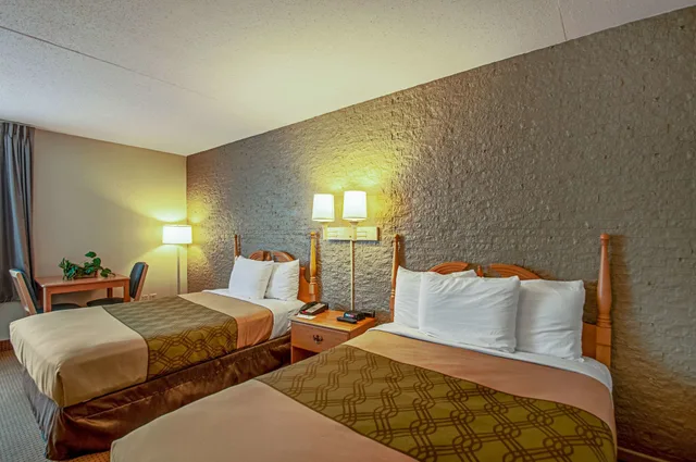 غرفة قياسية بسريرين مزدوجين، Econo Lodge Metro 1/8