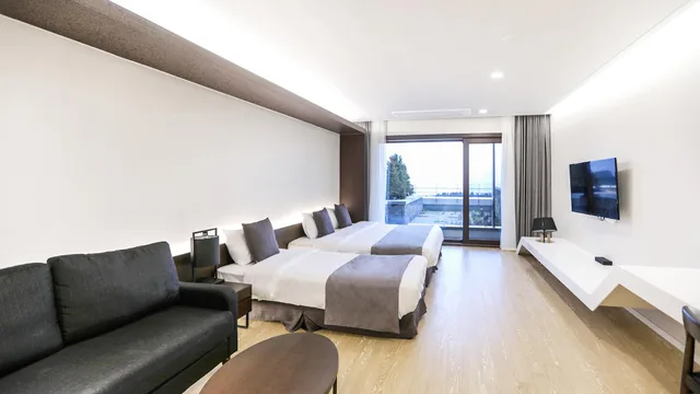 استوديو غراند ديلوكس، The Qube Resort Jeju 1/3