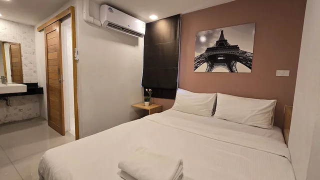 Superior, Queen Bed, Building 2، Sleepstation Hotel At Pratunam 4/8