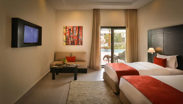 غرفة بسريرين منفصلين بإطلالة على المسبح، Kech Boutique Hotel and Spa 3/10