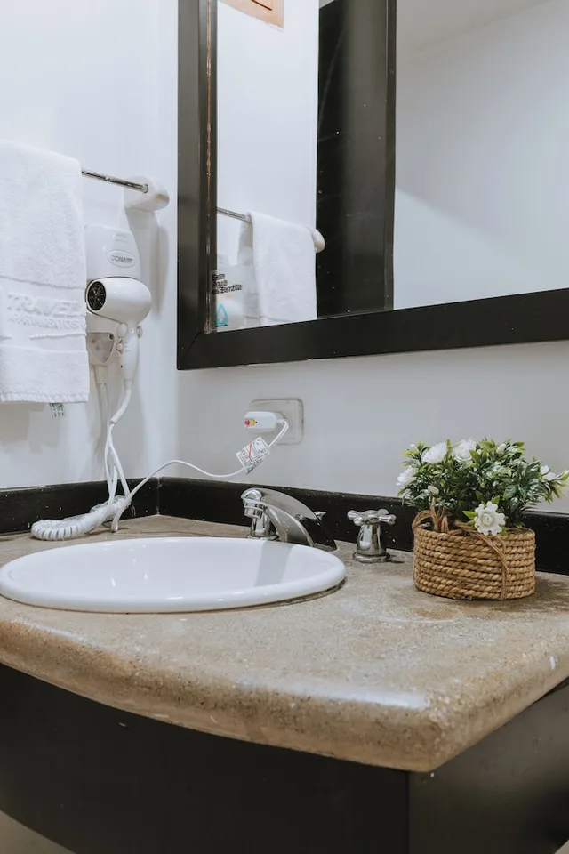 شقة بسرير كينج بشرفة مع أريكة، Travelers Apartamentos and Suites Orange Medellin 4/5