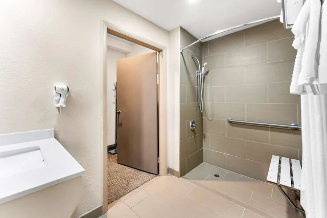 Room, King Bed, Sofa, Accessible, SureStay Plus by Best Western Reading North 5/5