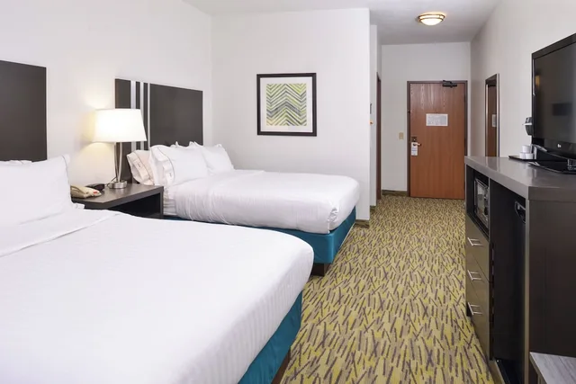 غرفة قياسية بسريرين كوين، Holiday Inn Express Hotel And Suites Omaha West 3/8