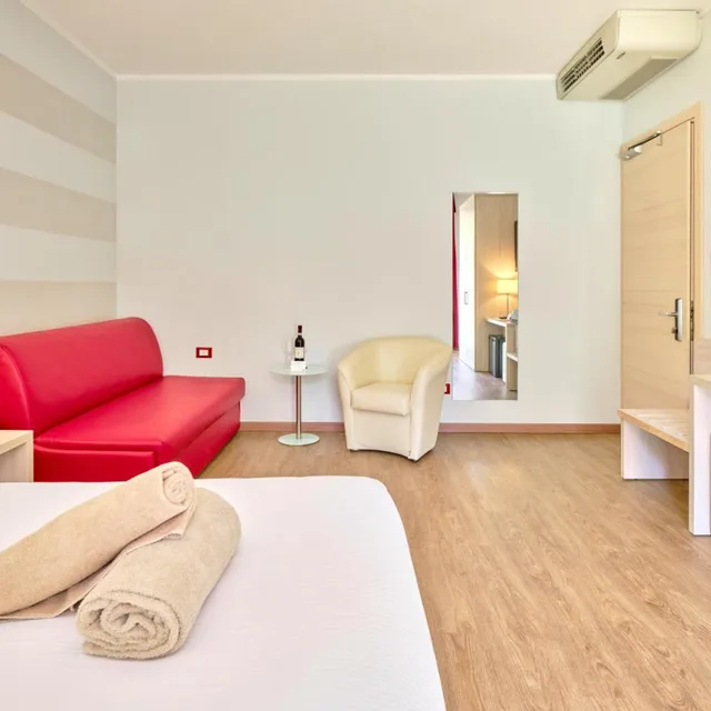 غرفة ديلوكس بسرير مزدوج أو سريرين منفصلين، HOTEL EDEN GARDA 8/10