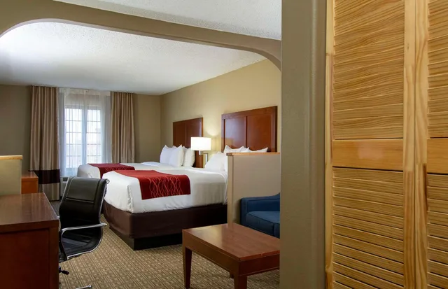جناح، Comfort Inn Santa Fe South 4/7