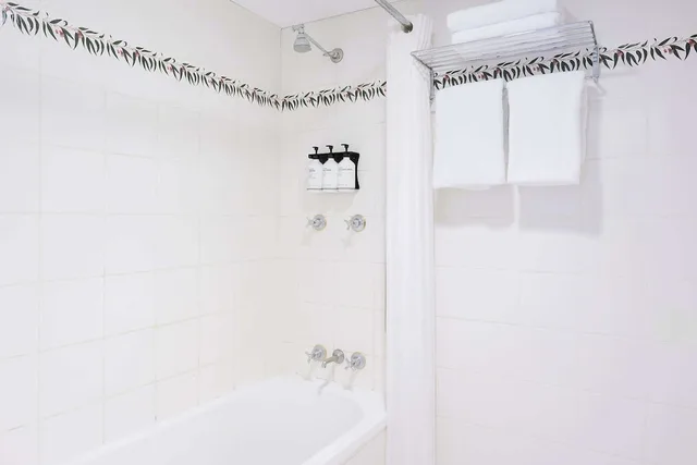 غرفة بسريرين منفصلين، Alpha Hotel Canberra 5/5
