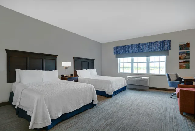 غرفة بسريرين كوين لذوي الإعاقة، Hampton Inn Bath Brunswick Area Me 1/4