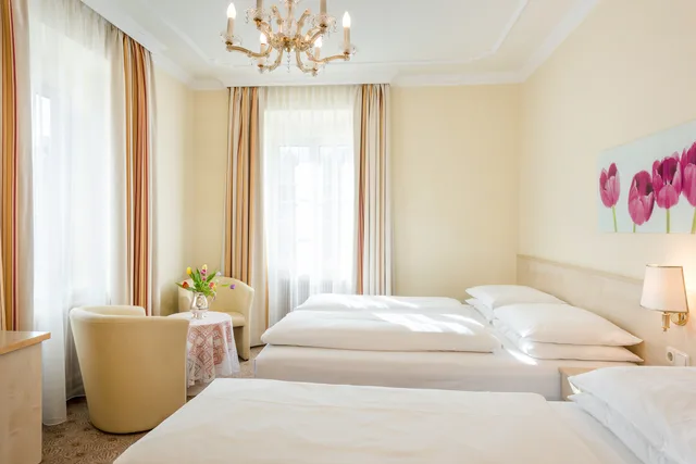 غرفة قياسية رباعية، Scherer Hotel 1/2