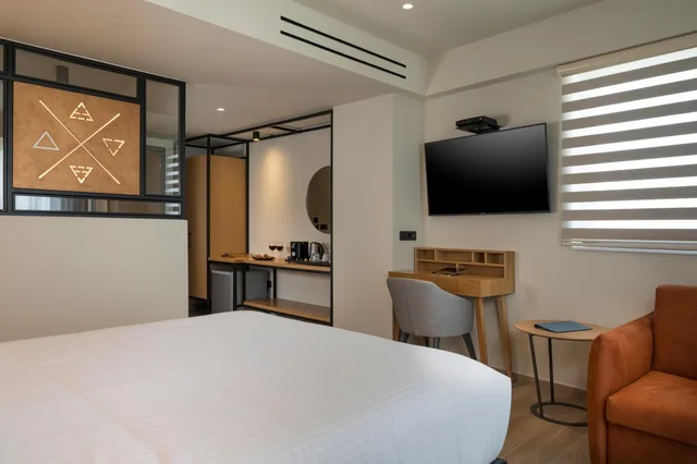 غرفة ثلاثية بإطلالة على البحر، Hyperion City Hotel & Spa 7/10