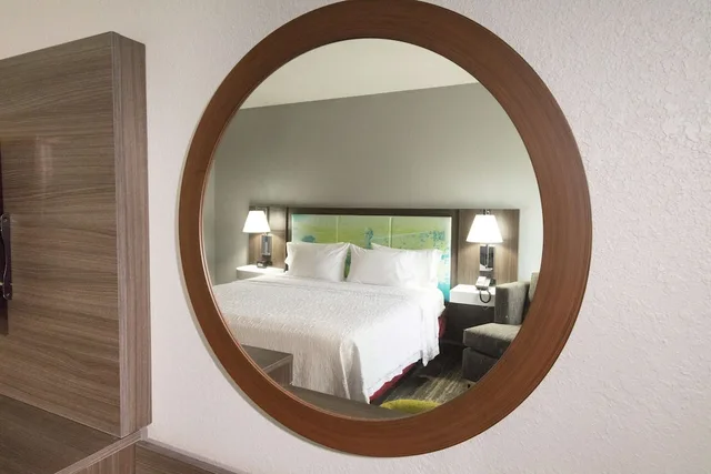 غرفة بسرير كينج بإطلالة على المدينة لذوي الإعاقة، HAMPTON INN ST. AUGUSTINE BEACH 3/4