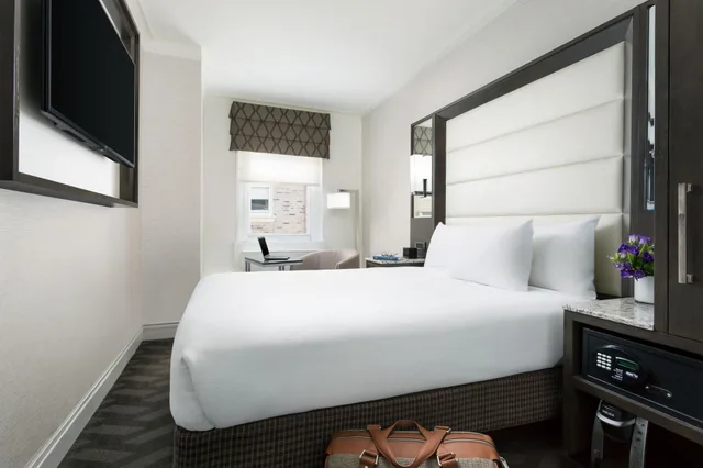 Window Seat, Double Bed, Small، Hilton Boston Park Plaza 3/3