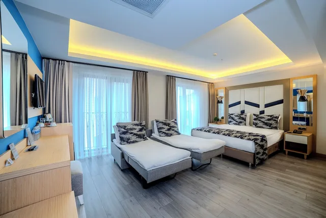 Family, Quadruple, Queen Bed, 2 Sofa, Downtown Sirkeci Hotel 2/10