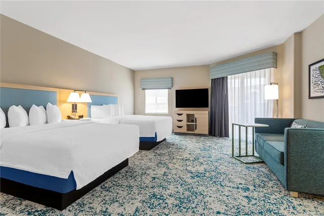 استوديو بسريرين كوين بشرفة، Hampton Inn Suites St Petersburg Downtown 1/2
