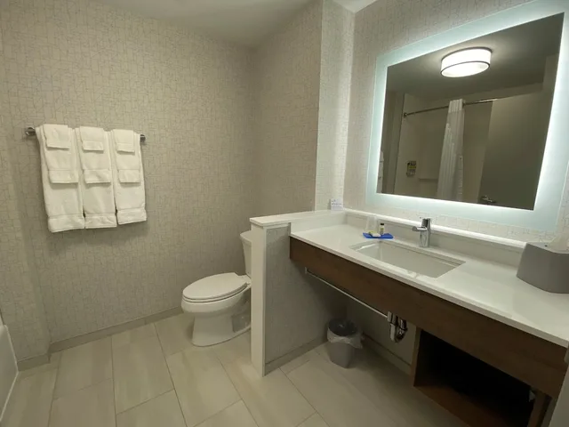 جناح بسريرين كوين مع أريكة، Holiday Inn Express Suites Aurora 5/8