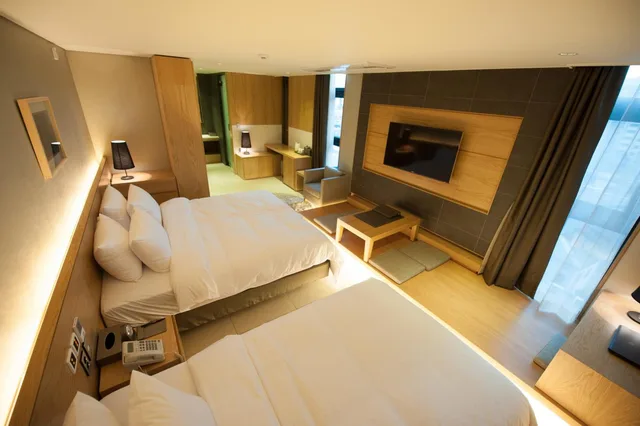 غرفة ديلوكس ثلاثية بحوض استحمام، Hotel Rian 5/10