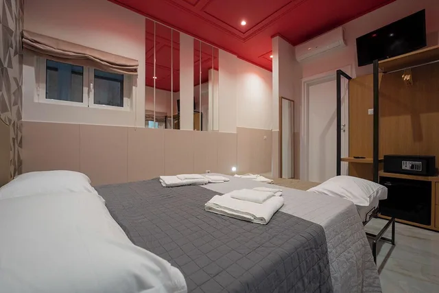 Victorian, Deluxe, Triple, Annex، B&B Le 4 Stagioni Dante's Suites 1/10