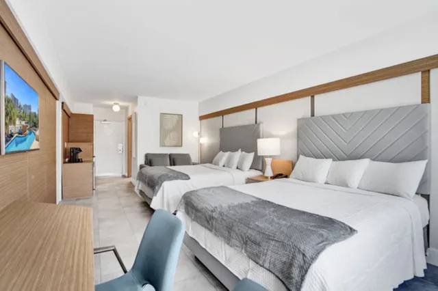 غرفة بريميوم بسريرين كوين، The Garden Hotel and Resort 3/3