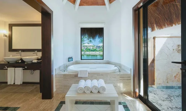 Overwater, Suite, Villa, King Bed، Grand Palladium White Sand Resort Spa All Inclusive 5/8