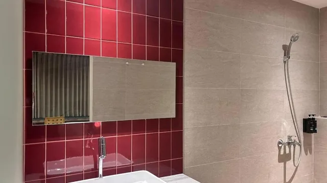 جناح بسرير كينج، Aksara Hotel by Aruna Group 3/4